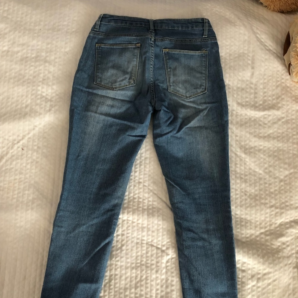 Distressed jeans - Picture 2 of 3